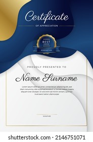 Plantilla de premio de certificado de apreciación creativo con formas azules y doradas y placa