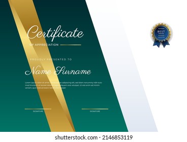 Plantilla de reconocimiento de certificado creativo con formas doradas y placa