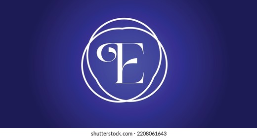 un diseño creativo para la letra e con fondo azul