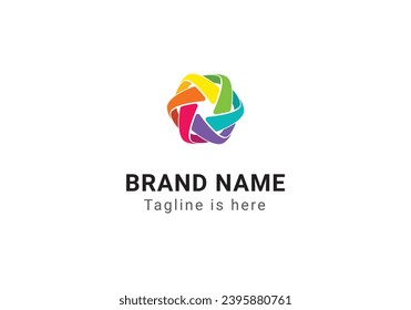 Logo de Creative Dynamic Hexagon. Logo de Colorful Teamwork Technology. Geométrico, logotipo de Origami. Logo del estudio de diseño