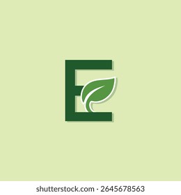 Logotipo ecológico criativo com a letra E e uma folha verde representando negócios ecológicos, sustentabilidade e cuidado ambiental. Ideal para marcas, iniciais ou start-ups.