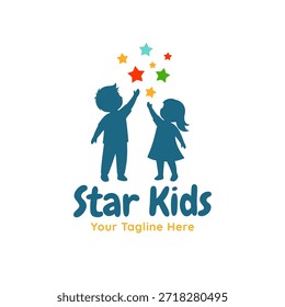 Logo creativo y amigable de Star Kids que muestra a los niños alcanzando estrellas coloridas. Perfecto para preescolar, jardín de infantes, guardería, marcas de educación, comunidades infantiles, centros de aprendizaje y diseño de identidad centrado en los niños.