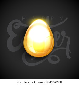 Huevo creativo brillante en texto elegante Feliz Pascua decorado con fondo gris.
