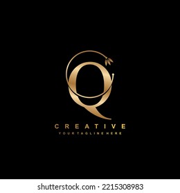 Creative gold letter Q design with line ornaments and luxurious style flowers. premium logo initial letter Q is beautiful. suitable for business logo, company, beauty, fashion, boutique, hotel, etc