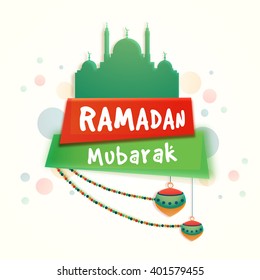 Kreative grüne Moschee mit stylischem Text Ramadan Mubarak auf glänzenden Bannern für die islamische Heilige Monatsfeier.