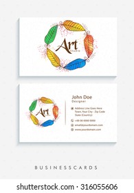 Tarjeta de visita horizontal creativa o juego de tarjetas de visita con plumas coloridas en forma horizontal.