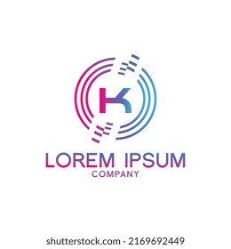Diseño de logotipo de letra creativa K con símbolo de punto o punto
