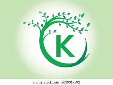 Letra creativa alfabeto monograma K con árbol. El concepto de logotipo ecológico. Logo vectorial moderno para negocios ecológicos e identidad empresarial
