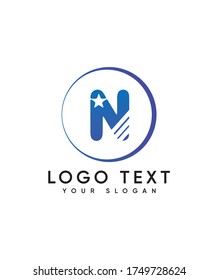 Tipo de letra creativa N con plantilla de logotipo de estrella y banda, logotipo vectorial para identidad empresarial y de empresa 