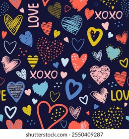 Textura creativa de la impresión del amor. Patrón sin fisuras con corazones de garabatos dibujados y texto Love Xoxo. Vector