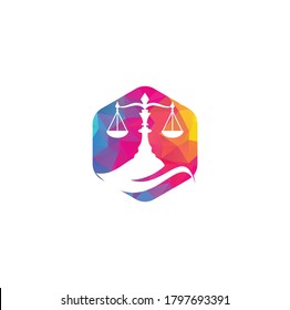 Plantilla de diseño del logotipo del logotipo del signo del equilibrio de la ley de hoja moderna creativa. Conceptos del logo de Green Scales. Firma de leyes con el vector del logo de Leaf