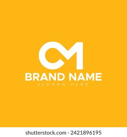 Diseño de un elegante logotipo de arte mínimo en Monograma creativo. Diseño profesional de moda genial artístico CM inicial del logotipo del icono del alfabeto. Color dorado sobre fondo negro. Logo de Premium Business.