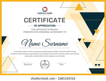 Diseño de plantilla de certificado de tipos decorativos profesionales creativos multipropósito para toda la empresa