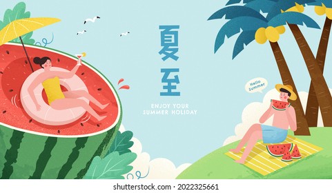 Kreatives Sommerzeitbanner. Handgezeichnete Illustration von jungen Asiaten, die in der Natur picknicken und leckere Wassermelonen genießen. Übersetzung: Sommersonne.