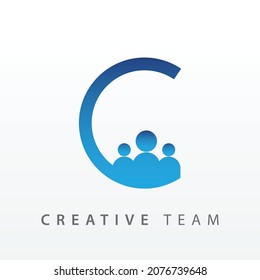 Plantilla de diseño de logotipo de equipo creativo y personas con azul marino circundante