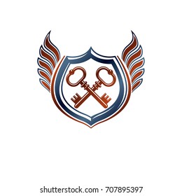 Kreatives Vintage-Emblem mit alten Schlüsseln, Vektorheraldik-Design, Schutzschild mit Flügeln.