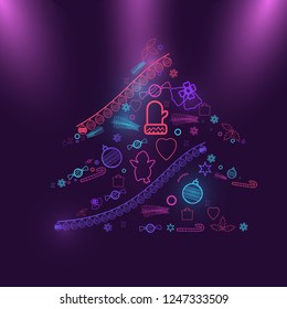 Árbol de Navidad creativo hecho por elementos decorativos del festival sobre fondo de iluminación violeta. Se puede usar como diseño de tarjetas de felicitación de Feliz Navidad.