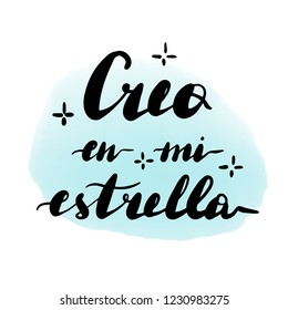 Creo en mi estrella, vector hand lettering. Translation from Spanish of phrase believe in my star. Calligraphic inspirational inscription.