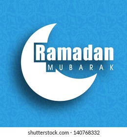 Crescent Moon sobre el fondo azul para Ramadan Kareem.