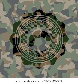icono croissant sobre el modelo de camuflaje