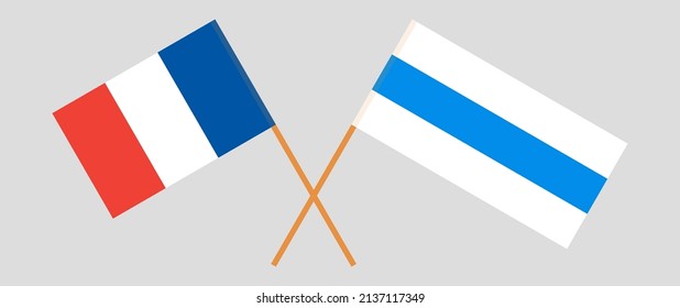 Überkreuzte Anti-Krieg-Weißblauer-Flagge der russischen Opposition und Flagge von Frankreich