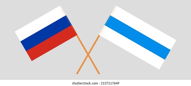 Überkreuzte Anti-Krieg-Weißblauer-Flagge der russischen Opposition und Flagge Russlands