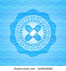 Icono de yeso de vendas cruzado dentro del fondo de la insignia de representación de olas de agua.