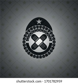gekreuzte Pflastersymbol in dunklem Emblem. Retro