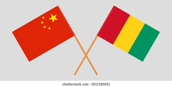 Banderas cruzadas de China y Guinea. Colores oficiales. Proporción correcta
