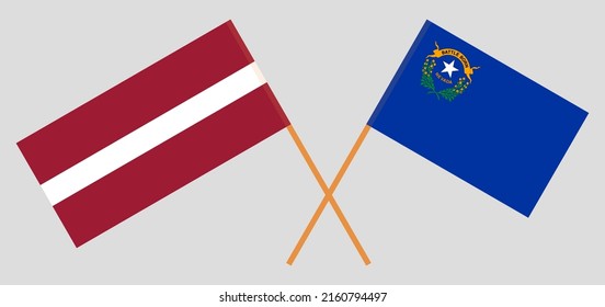 Überquerte Flaggen Lettlands und des Staates Nevada. Offizielle Farben. Richtiger Anteil. Vektorgrafik

