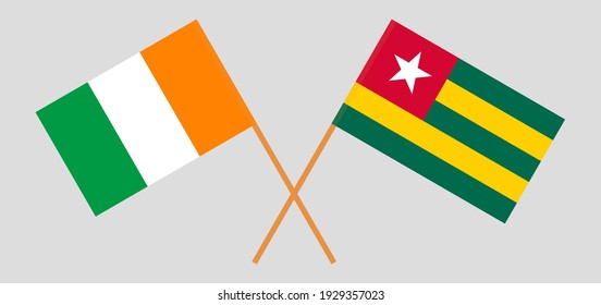 Gekreuzte Flaggen der Republik Côte d'Ivoire und Togo. Offizielle Farben. Richtiger Anteil