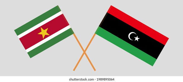 Gekreuzte Flaggen von Suriname und Libyen. Offizielle Farben. Richtiger Anteil