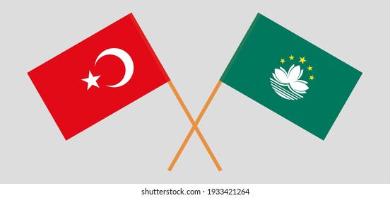 Banderas cruzadas de Turquía y Macao. Colores oficiales. Proporción correcta