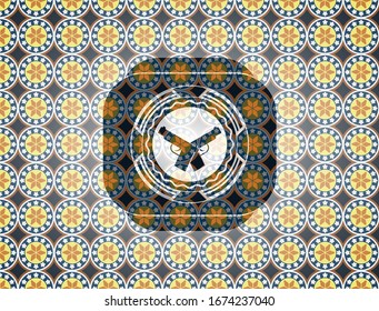 icono de pistolas cruzadas dentro del fondo del emblema arabesco. decoración árabe.