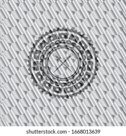 icono de espadas cruzadas dentro de la placa de plata o emblema. Patrón de escalas. Ilustración vectorial. Detallado.