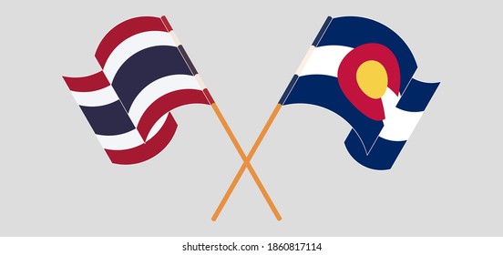Banderas cruzadas y ondeando banderas del Estado de Colorado y Tailandia