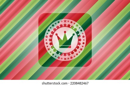 icono de la corona dentro de la insignia de estilo de los colores de navidad. 