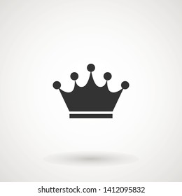 Icono de la corona en estilo plano de moda aislado en fondo gris. Símbolo de corona para el diseño de su sitio web, logotipo, aplicación, UI. Ilustración del vector, EPS10