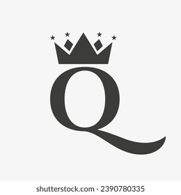 Logotipo de corona en la letra Q con icono de estrella. Plantilla de símbolo de la corona