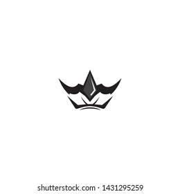 Crown Logo Template vector illustration
