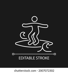 Ondas crudas navegando icono lineal blanco para el tema oscuro. Aprendiendo trucos sobre olas musculosas. Ilustración personalizable de línea delgada. Símbolo de contorno vectorial aislado para el modo nocturno. Trazo editable
