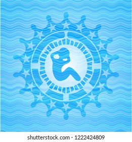 crunch icon inside light blue water wave emblem background.