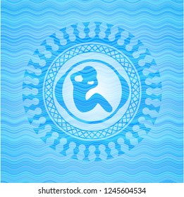 crunch icon inside light blue water badge background.