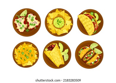 Nachos cortados con salsa de guacamol y taco en placa como conjunto tradicional de vectores de disfraz mexicano