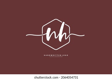 Logo de CS, escritura a mano con letras iniciales o manuscrita para la identidad. Logo con firma y estilo dibujado a mano.