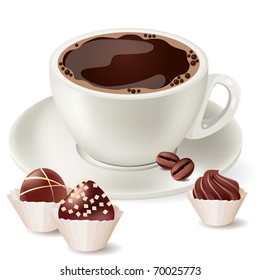 Taza de café caliente y dulces pequeños