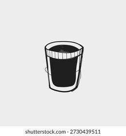 Eine Tasse sitzt auf einer ebenen Fläche. Sie enthält eine dunkle Flüssigkeit, die ihren Inhalt deutlich zeigt. Die Einrichtung wirkt einfach und hell, wobei der Schwerpunkt auf der Tasse und dem Getränk liegt.