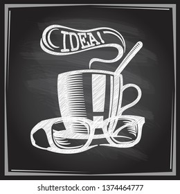 Tee-Cup mit Brille und Idee-Sprache-Ballon auf einer Tafel, Business-Lunch-Zeichen