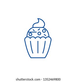 Cupcake line icon concept. Cupcake flat  vector symbol, sign, outline illustration.