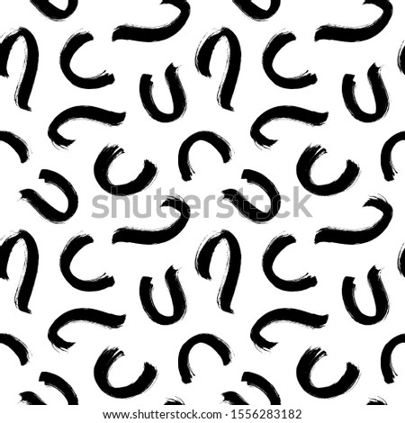 Curly waves hand drawn seamless pattern. Ink brush strokes grunge vector texture. Black wavy lines on white background. Paint brushstrokes freehand drawing. Abstract wrapping paper, monochrome design.